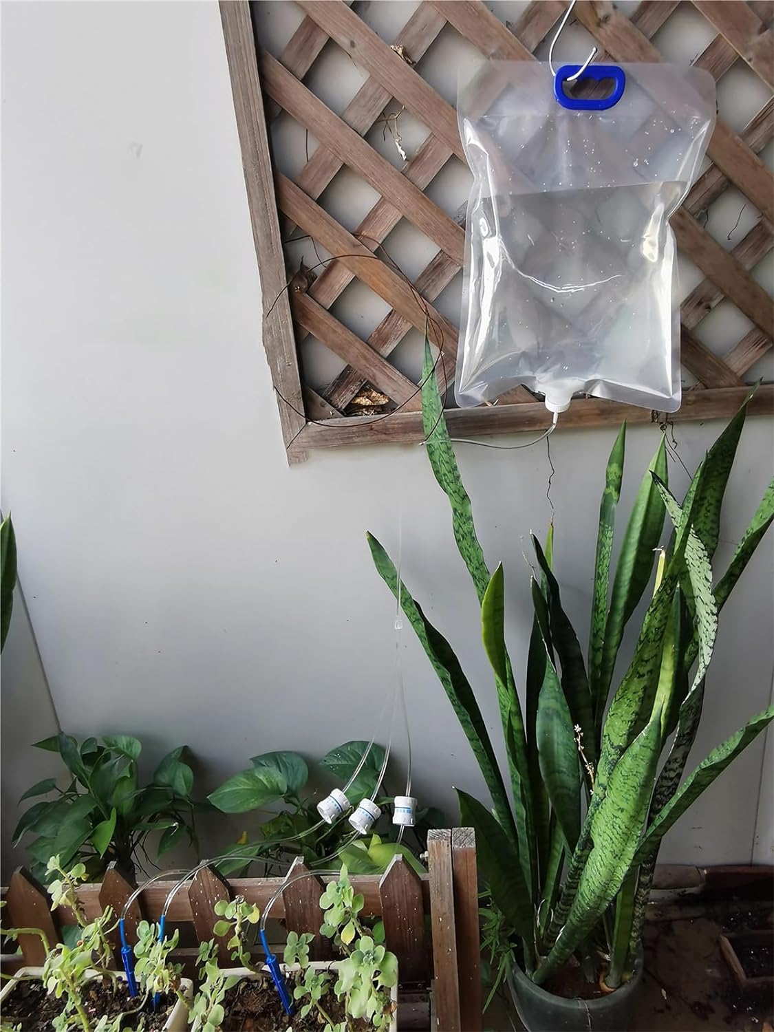 自動水やり器 自動水やりキャップ 植物 自動給水器 給水キャップ 水量調節可能 3つの水出口 点滴灌漑 5..