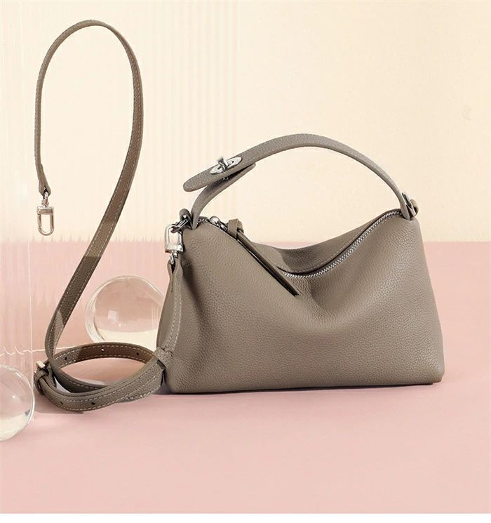 ピースセレクトの本革 ハンドバッ レディース 小さめ フォーマル トゴ レザー バッグ 2way ショルダーバッグ 斜め掛け 通勤バッグ セレモニーバッグ フォーマルバッグ 入学式 卒業式 ママバッグ かばん 手提げ バッグ 鞄 軽量 大人 上品 高級感 プレゼント 贈り物 ギフト バレンタイン｜アングル2