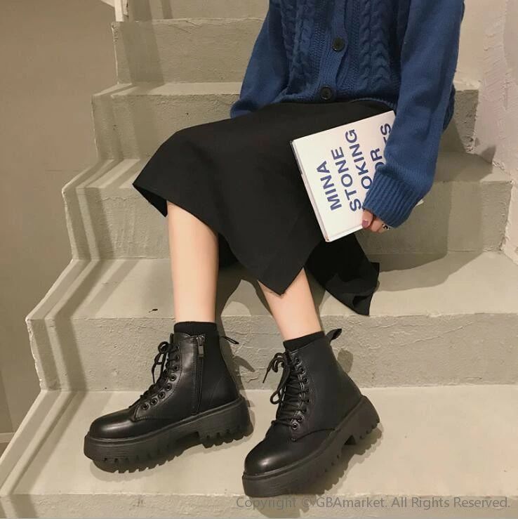 メーカー希望小売価格はメーカーサイトに基づいて掲載しています ・子どものためのリュックランドセル・シンプルな作りで使い勝手は抜群です。・A4フラットファイル対応・ファスナでフルオープンできて、お手入れ楽々！・リフレクター（反射材）付き・雨に負けない撥水加工済みで、いつも安心・さらにチェストベルト付きで楽に安全に背負えます。・背面のメッシュパネルは通気性と柔らかさを両立し、どんな季節でも快適です。 サイズ F サイズについての説明 【サイズ】底幅33cm マチ18cm 高さ31cm 重さ約0.86kg※上記サイズは平置き実寸になります。サイズ表の実寸法は商品によって1-3cm程度の誤差がある場合がございます。 素材 ナイロン 色 パープル ピンク ネイビーピンク ネイビー ブルー 備考 ●サイズ詳細等の測り方はスタッフ間で統一、徹底はしておりますが、実寸は商品によって若干の誤差(1cm〜3cm )がある場合がございますので、予めご了承ください。 ●製造ロットにより、細部形状の違いや、同色でも色味に多少の誤差が生じます。 ●パッケージは改良のため予告なく仕様を変更する場合があります。 ▼商品の色は、撮影時の光や、お客様のモニターの色具合などにより、実際の商品と異なる場合がございます。あらかじめ、ご了承ください。 ▼生地の特性上、やや匂いが強く感じられるものもございます。数日のご使用や陰干しなどで気になる匂いはほとんど感じられなくなります。 ▼同じ商品でも生産時期により形やサイズ、カラーに多少の誤差が生じる場合もございます。 ▼他店舗でも在庫を共有して販売をしている為、受注後欠品となる場合もございます。予め、ご了承お願い申し上げます。 ▼出荷前に全て検品を行っておりますが、万が一商品に不具合があった場合は、お問い合わせフォームまたはメールよりご連絡頂けます様お願い申し上げます。速やかに対応致しますのでご安心ください。