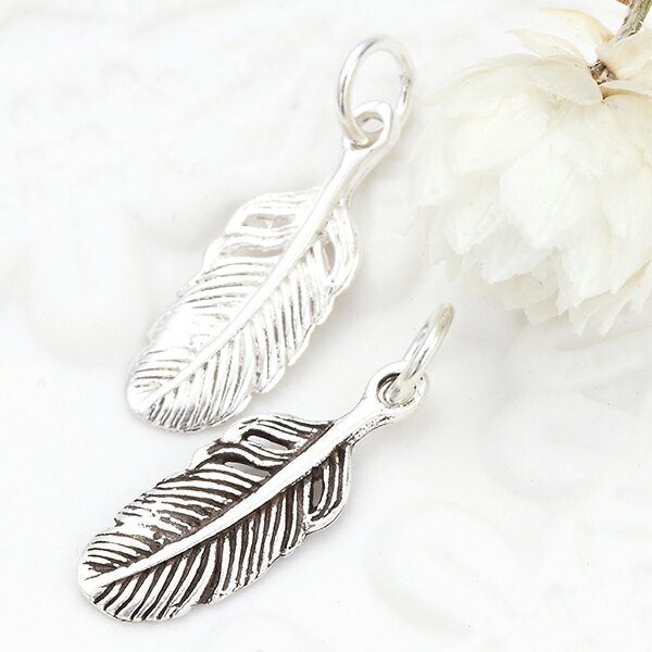 ペンダントトップ シルバー925製 金属アレルギー対応 フェザー ミニ 小さめでかわいい 羽 フリンジ 繊細な彫加工 チェーンはついていません レディース メン...