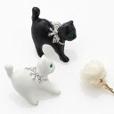 ブローチ ネコ ピンバッチ ピンブローチ ピンズ 猫 子猫 ねこ キャット リボン ホワイト ブラック ラインストーン 可愛い プレゼント ギフト メール便 送...