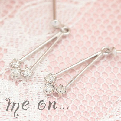 me on... 送料無料揺らめく上質なラグジュアリーダイヤモンド 3つのダイヤモンドK10ホワイトゴールドドロップピアス プレゼント 春夏秋冬 大人気