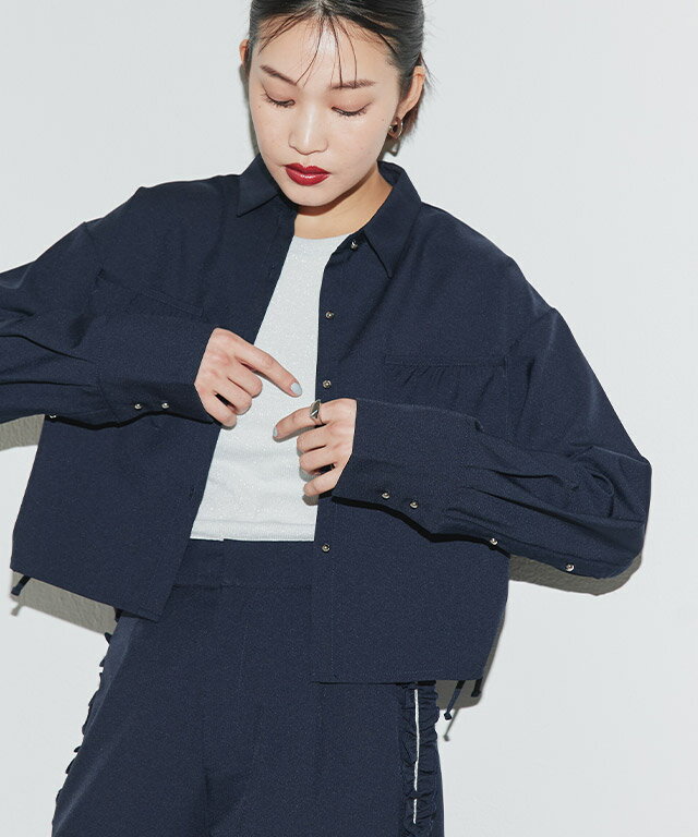 ≪1,000円OFFクーポン★デビュー記念≫[ECLAM] 【送料無料】サイドドロストクロップドシャツ ☆ シャツ ドロストデザイン リネンライク クロップド丈 メタルスタッズ 2way 羽織り クラム ピエロのサムネイル