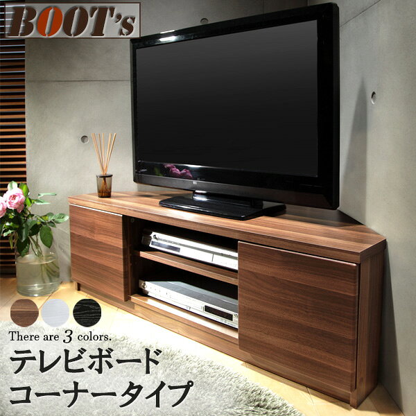 商品説明省スペースで見やすいコーナー型テレビボードです。 背面収納スペースが付いておりますので、コードやタップ、ルーター等のゴチャゴチャしがちな物がスッキリ収納できます。 あと、もう1つ便利な機能、それは「隠しキャスター」。配線やお掃除、模様替えの時など、とっても便利です。 天板耐荷重約50kg。大型テレビにも対応しています。 美しい木目調のプリント紙化粧仕上げ。お部屋にあわせて3色からお選び頂けます。サイズ■本体：幅110×奥行45×高さ36cm ■重量：約16kg ■耐荷重：天板約50kg ※お客様による組み立て品です。 プラスドライバー、または電動ドライバーをご用意ください。カラーウォルナット柄・ホワイト木目柄・ブラック木目柄材質本体：プリント紙化粧パーティクルボード 前板：合成樹脂化粧繊維板別途送料について北海道・沖縄・離島のお届けには記載されている送料に加えて、別途送料が必要となります。 購入前の送料お見積りも承ります。このページ内にある「メールでのお問い合わせ」ボタンを押して表示されるページに 「配達先住所、TEL番号、商品の数量」など必要事項をご記入の上、ご依頼下さい。商品の仕様変更について商品は随時改良されており、予告なく仕様変更する場合がございます。（各部品の色や形、縫製、脚の形状など） 予めご了承くださいませ。関連商品はこちら