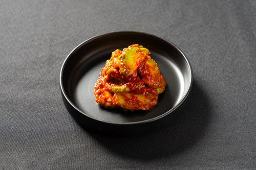 【オススメ】アボカドキムチ 500gキムチ 漬けたて 韓国料理 韓国 焼肉 ご飯のお供 おつまみ 化学調味料不使用 無添加 アボカド 激うま 激辛 辛さ調節可 ぴみきむち ぴみキムチ ピミキムチ