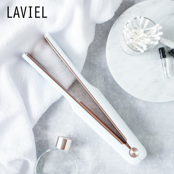 ラヴィエル Laviel plus 超音波×赤青LED トリートメントアイロン 超音波とLEDでトリートメントを髪に浸透させるサロン級トリートメントを自宅で！ 超音波の力でサロン級の美髪へ！ 本格ヘアケアを自宅で再現できる、いつものケアにプラスして超音波ヘアアイロンで髪に潤いを。 防水設計（IPX6）のコードレスなのでバスタイムでも使用しやすい。濡れた手で本体に触れても安心です。 ■01.ステンレスプレートで超音波を効率よく放射！ 毎秒100万回の超音波振動でトリートメント成分の浸透性を促進します。滑りやすいステンレスのプレートを採用し、髪の通りもスムーズ！ ■02.超音波×赤青2色LEDで浸透力UP！ LEDは光の種類によって効果が違うとされております。青色LEDのみが多い中LAVIELplusは赤と青両方の搭載で浸透力をより高めています。 ■03.お風呂場で使える防水仕様（IPX6） バスタイムに使用しやすい水にぬれても安心なウォータープルーフ設計です。国際規格IPX6で直接水しぶきを浴びても壊れません。また、濡れた手で本体に触れても安心です。 ■04.場所を選ばず使用できるコードレスタイプ コードレス仕様でお風呂場や洗面台、リビングでテレビを見ながらなどなど、場所を選ばずご使用いただけます。 ■05.置くだけで充電できる充電台座付き おしゃれに収納できるのでインテリアとしても邪魔しない。また置くだけで充電できるからとっても便利です。（濡れている場合は十分乾かしてから充電してください） ■06.簡単ステップでヘアケア！ 普段通りシャンプーで髪を洗い流した後、軽く水気を切りトリートメントします。「LAVIEL plus 超音波トリートメントヘアアイロン」のプレートの真ん中にトリートメントした髪を挟みゆっくり滑らせます。（ピピピと音がしたら正しく動作しています）使用後はトリートメントを洗い流して完成！ ラヴィエルプラス 超音波トリートメントヘアアイロン製品詳細 【商品名】 LAVIEL plus 超音波トリートメント ヘアアイロン LV-TR01 【サイズ】 (約)幅280×奥行35×高さ40mm 【仕様】 電源：（入力）AC100〜240V 50/60Hz（出力）DC5V 2A 電池容量：DC7.4V 1400mAh（リチウムイオン電池） 充電時間：約2〜3時間 ※電池残量などにより時間が異なります。 連続使用時間：約90分 オートオフ：10分 防水機能：IPX6 本体重量：約330g コード長：約146cm 【素材】 （本体）PC樹脂（専用スタンド）ABS樹脂、PC樹脂 【区分】 美容家電、ヘアケア家電 【付属品】 専用充電スタンド、専用アダプタ、シリコンバンド 【その他】 ※画像はイメージです※髪質やご使用のトリートメント剤によって異なります※説明書をよく読み正しくお使いください。