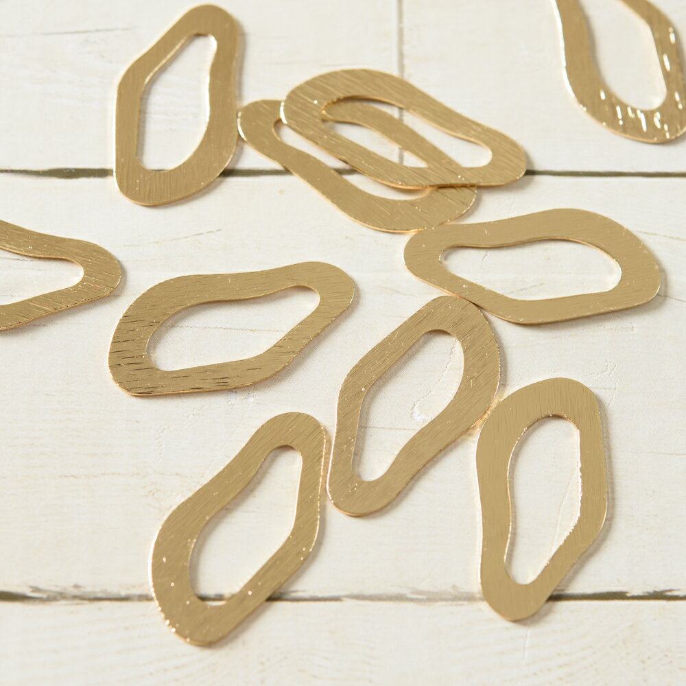 【土日祝も発送】 金属 メタル ピアス パーツ マットゴールド 幾何学 だ円 表面加工 32mm 10個 シンプルピアス アクセサリーパーツ イヤリング ハンドメイド 材料