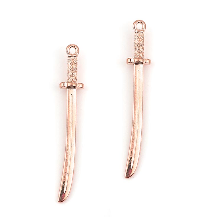 2個入 50mm×8mm メタルチャーム 剣 ピンクゴールド / 刀剣 とうけん 剣 けん 武器 片刃 反り刃 古美術モチーフ バッグチャーム アクセサリーパーツ【ゆうパケット対応】
