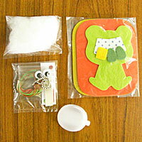 フェルトで作る手づくりキットキャラタグ ごきげんカエル ハンドメイド