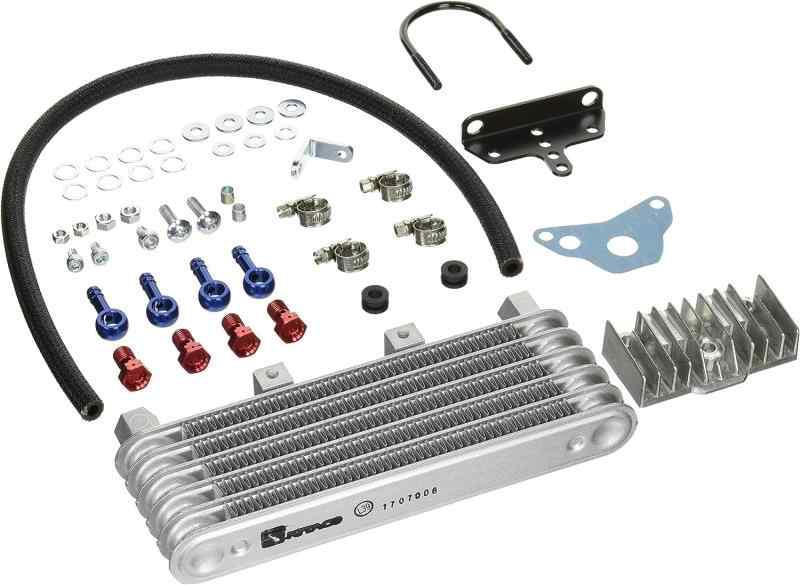 キタコ(KITACO) ニュースーパーオイルクーラーキット モンキー(MONKEY)/ゴリラ/モンキーバハ 360-1083200適合車種 モンキー(MONKEY)/ゴリラ/モンキーバハ:FNO,Z50J-1300017~、FNO,AB27-1000001~18999995段コアコンデンサー大容量オイルポンプとの併用をお薦めします。取出し口はRシリンダーヘッドサイドカバーです。ULTRA-SEヘッド、DOHCヘッドにはコンデンサーが干渉する為、使用不可複数店舗にて販売をしておりますため、在庫データの更新が間に合わず、欠品にも関わらず、注文ができる場合がございます。その際は、キャンセルにて対応を取らせていただきます。当店はお電話のお問い合わせはお受けしておりませんので、ご了承ください。お問い合わせは、問い合わせフォームをご利用ください。