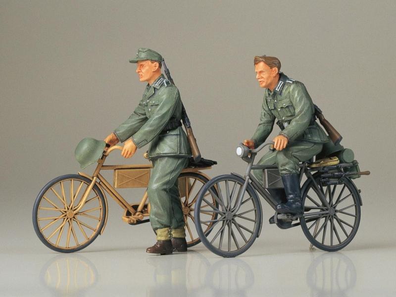 ぴっぴストア 楽天市場店のタミヤ 1/35 ミリタリーミニチュアシリーズ No.240 ドイツ陸軍 歩兵 自転車行軍セット プラモデル 35240｜アングル2