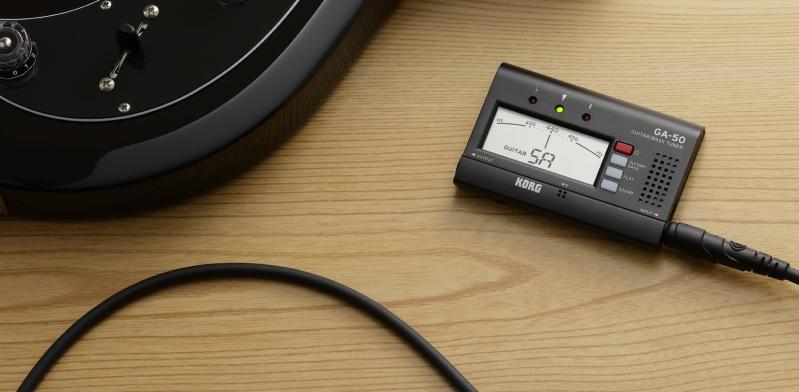 KORG(コルグ) ギター/ベース用チューナー GA-50 個人練習に最適 アウトプット有り 多弦ギター 多弦ベース フラットチューニング ロングスケールにも対応 135時間連続稼働 軽量 コンパクト
