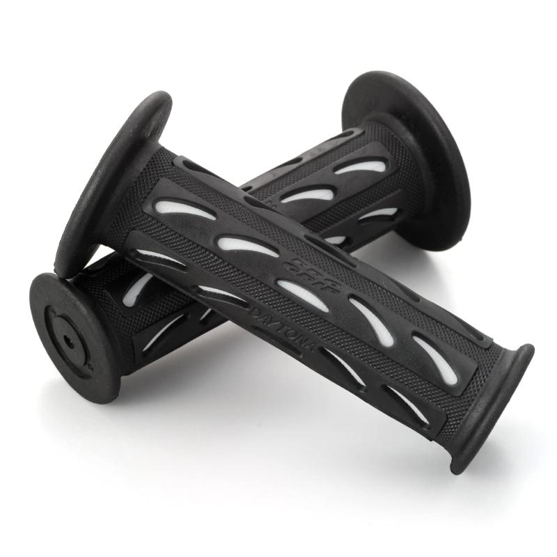 デイトナ(Daytona) PROGRIP(プログリップ) バイク用 グリップ ハンドル径φ22.2(原付)用 115mm 耐振ゲル エンド非貫通 724Miniタイプ ホワイト 98074【用途】バイク用22mmハンドルグリップ【材質】耐震ゲル【仕様1】原付モデル用、サイズ:115mm、内径(左/右):22mm/25mm【仕様2】エンド非貫通タイプ【仕様3】長距離ツーリング時の疲労軽減とスポーツ走行時の適度な硬さを両立させた二層構造ラバー仕様複数店舗にて販売をしておりますため、在庫データの更新が間に合わず、欠品にも関わらず、注文ができる場合がございます。その際は、キャンセルにて対応を取らせていただきます。当店はお電話のお問い合わせはお受けしておりませんので、ご了承ください。お問い合わせは、問い合わせフォームをご利用ください。