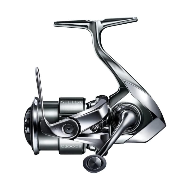 シマノ(SHIMANO) スピニングリール 22 ステラ C2000S ステラギア比：5.1 / 実用ドラグ力(kg)：2 / 最大ドラグ力(kg)：3最大巻上長(cm/ハンドル1回転)：69糸巻量：ナイロン(lb-m) 3-125、4-100、5-75 / フロロ(lb-m) 3-110、4-85、5-65 / PE(号-m) 0.6-150、0.8-110、1-80自重(g)：170 / ハンドル長さ(mm)：40ベアリング数(BB/ローラー)：12/1複数店舗にて販売をしておりますため、在庫データの更新が間に合わず、欠品にも関わらず、注文ができる場合がございます。その際は、キャンセルにて対応を取らせていただきます。当店はお電話のお問い合わせはお受けしておりませんので、ご了承ください。お問い合わせは、問い合わせフォームをご利用ください。