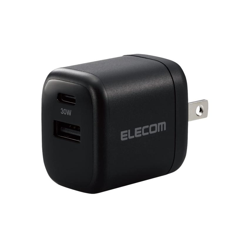 エレコム 急速充電器 Type-C USB 30W 2ポート (USB-C/USB-A) 小型 軽量 【iPhone 16 15 iPad Macbook Air Surface 対応】 ブラック EC-AC14BKUSB Type-C(TM)(USB-C(TM))ポートとUSB-Aポートの合計2ポートを搭載し、GaN(窒化ガリウム)を採用した小型で軽量、かつ高出力なUSB AC充電器です。USB Type-C(TM)ポートは、USB Power Deliveryに準拠し対応するノートパソコンやスマートフォン、タブレットなどを超高速充電が可能です。USB-Aポートは出力12W(5V/2.4A)で、“おまかせ充電"に対応しています。GaN(窒化ガリウム)とは従来のシリコンと比べると発熱を抑える事が出来る材料で、製品の小型化及び軽量化が可能となりました。手のひらにすっぽり隠れるほど小さく(約42mm×30mm×39mm)、軽量(約58g)なので外出や出張などの際の持ち運びに便利です。USB Power Delivery(パワーデリバリー)とは、アダプターと接続機器間で情報をやり取りすることで、その機器間における適した電力を選択し、高速充電を実現するUSB規格です。複数店舗にて販売をしておりますため、在庫データの更新が間に合わず、欠品にも関わらず、注文ができる場合がございます。その際は、キャンセルにて対応を取らせていただきます。当店はお電話のお問い合わせはお受けしておりませんので、ご了承ください。お問い合わせは、問い合わせフォームをご利用ください。