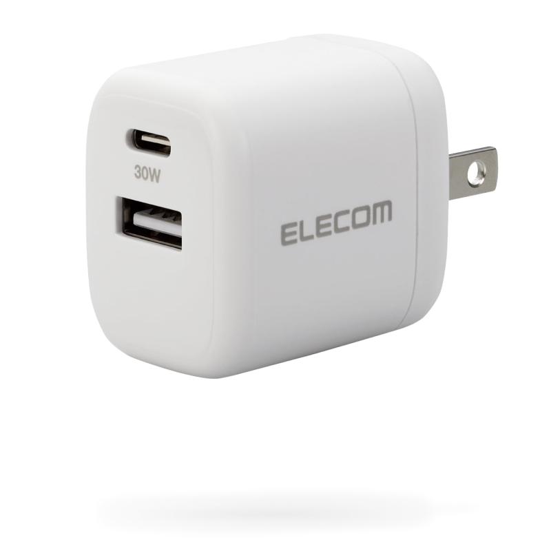 エレコム 急速充電器 Type-C USB PD対応 30W 2ポート (USB-C/USB-A) 小型 軽量 【iPhone 16 15 iPad Macbook Air Surface 対応】 ホワイト EC-AC14WHUSB Type-C(TM)(USB-C(TM))ポートとUSB-Aポートの合計2ポートを搭載し、GaN(窒化ガリウム)を採用した小型で軽量、かつ高出力なUSB AC充電器です。USB Type-C(TM)ポートは、USB Power Deliveryに準拠し対応するノートパソコンやスマートフォン、タブレットなどを超高速充電が可能です。USB-Aポートは出力12W(5V/2.4A)で、“おまかせ充電"に対応しています。GaN(窒化ガリウム)とは従来のシリコンと比べると発熱を抑える事が出来る材料で、製品の小型化及び軽量化が可能となりました。手のひらにすっぽり隠れるほど小さく(約42mm×30mm×39mm)、軽量(約58g)なので外出や出張などの際の持ち運びに便利です。USB Power Delivery(パワーデリバリー)とは、アダプターと接続機器間で情報をやり取りすることで、その機器間における適した電力を選択し、高速充電を実現するUSB規格です。複数店舗にて販売をしておりますため、在庫データの更新が間に合わず、欠品にも関わらず、注文ができる場合がございます。その際は、キャンセルにて対応を取らせていただきます。当店はお電話のお問い合わせはお受けしておりませんので、ご了承ください。お問い合わせは、問い合わせフォームをご利用ください。