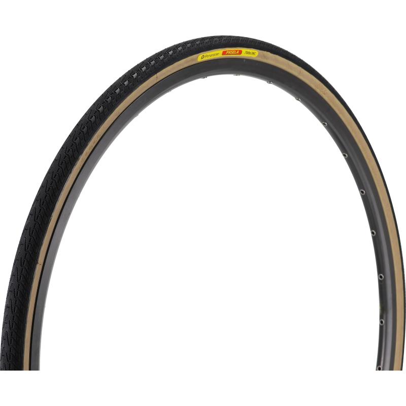 パナレーサー(Panaracer) パセラ PASELA 700×32C 黒/アンバー 8W732-LX-18通勤・通学・ツーリングなど さまざまなシチュエーションに幅広いサイズバリエーションで応えるスタンダードタイヤ400Dのライトエクストラコードを採用し、コーナリング時の剛性との耐サイドカット性能の向上を両⽴。ビード:スチールワイヤー / 重量:390g / 日本製品番:8W732-LX-18ブランド:パナレーサー(Panaracer)複数店舗にて販売をしておりますため、在庫データの更新が間に合わず、欠品にも関わらず、注文ができる場合がございます。その際は、キャンセルにて対応を取らせていただきます。当店はお電話のお問い合わせはお受けしておりませんので、ご了承ください。お問い合わせは、問い合わせフォームをご利用ください。