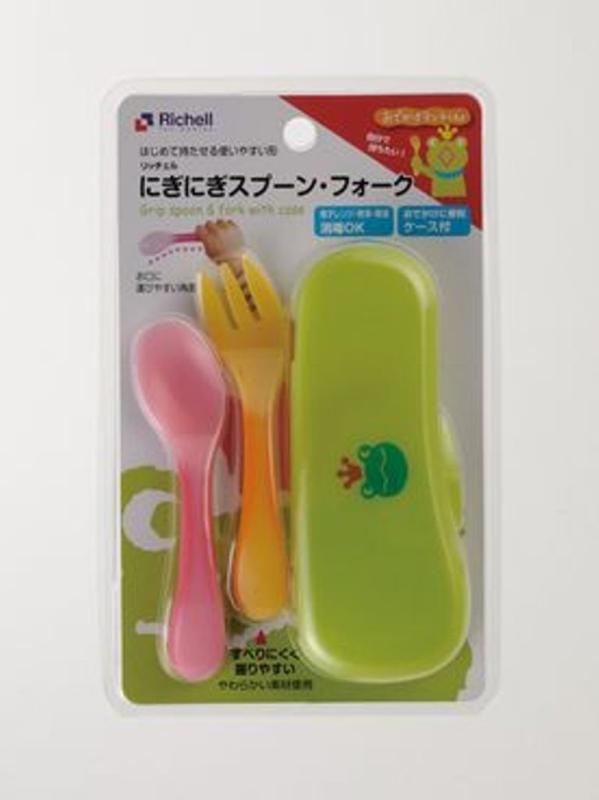 ぴっぴストア 楽天市場店のリッチェル おでかけランチくん にぎにぎスプーン・フォーク(ケース付) ピンク&イエロー はじめて持たせるのに最適｜アングル3
