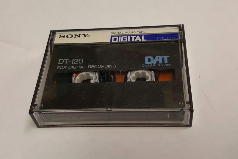 ぴっぴストア 楽天市場店のソニー(SONY) DAT(デジタルオーディオテープ)カセット 120分 単品 DT-120RA｜アングル2
