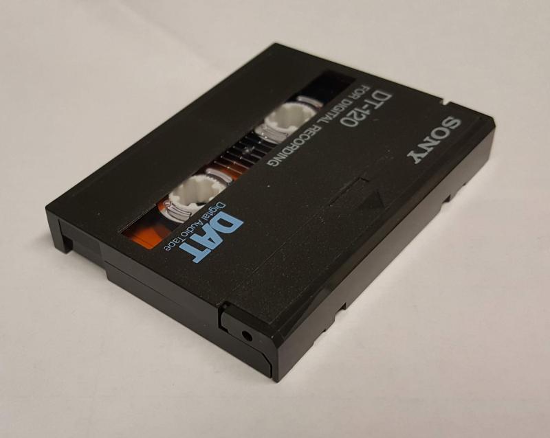 ぴっぴストア 楽天市場店のソニー(SONY) DAT(デジタルオーディオテープ)カセット 120分 単品 DT-120RA｜アングル3