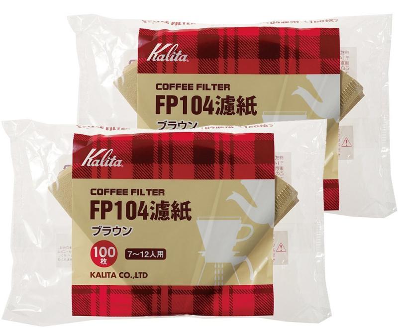 カリタ Kalita うまみを引き出す コーヒー ペーパー フィルター 台形 7~12人用 FP104濾紙 200枚(100×2) ブラウン #17031 おしゃれ キャンプ アウトドア 喫茶店 アンティーク 結婚 祝い プレゼント 誕サイズ:高さ155×幅290×奥行50mm本体重量:600g素材・材質:針葉樹パルプ原産国:日本セット内容:100枚入り×2箱複数店舗にて販売をしておりますため、在庫データの更新が間に合わず、欠品にも関わらず、注文ができる場合がございます。その際は、キャンセルにて対応を取らせていただきます。当店はお電話のお問い合わせはお受けしておりませんので、ご了承ください。お問い合わせは、問い合わせフォームをご利用ください。