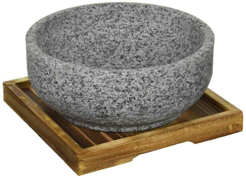パール金属 石焼き ビビンバ 鍋 18cm 韓国式 H-2709新生活のスタートに。外径200×高さ80mm(本体)ガス火専用木製置台付素材:本体:天然石(かくせん石)、置台:天然木複数店舗にて販売をしておりますため、在庫データの更新が間に合わず、欠品にも関わらず、注文ができる場合がございます。その際は、キャンセルにて対応を取らせていただきます。当店はお電話のお問い合わせはお受けしておりませんので、ご了承ください。お問い合わせは、問い合わせフォームをご利用ください。