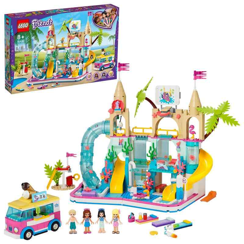 レゴ(LEGO) フレンズ フレンズのわくわくサマーウォーターパーク 41430お部屋にウォーターパークの楽しい時間を再現できる、しかけがいっぱいのセットです。このセットなら、やりがいのある組み立てと完成したモデルの中を探検する楽しさの両方が味わえ、お子さまは時間を忘れて夢中になります。自分で組み立てるステファニー、エマ、オリビアのミニドールと一緒にプールごっこが楽しめます。スライダーで遊ぶ間、ライフガードのメイソンがみんなの様子を見守ります。フラミンゴのピンキーが色鮮やかなアクセントになっています。遊び方は自由自在。3つあるスライダーを全部ためしたら、次はジャグジーでリラックスタイムライフガードになりきって、プールをチェックしたり、アイスクリーム屋さんの店員になることもできます。組み立て遊びやごっこ遊びが大好きなお子さまへのクリスマスや誕生日などのプレゼントにもぴったりです。お子さまの発達を刺激し、達成感を与える組み立てセットです。（パーツ数：1001個／対象年齢：8才以上）モデルのサイズは、高さ約31cm×幅約33cm×奥行き約19cmです。完成するとカラフルなディスプレイになります。ほかのレゴセットと組み合わせれば、クリエイティブな遊びの世界をさらに広げることもできます。電池は不要です。お子さまの想像力がエネルギークリエイティブな遊びに終わりはありません。わかりやすい組み立て説明書付きです。お子さまは自分で組み立てる達成感を味わうことができます。レゴフレンズの世界にようこそハートレイクシティはいつでもお子さまをあたたかく迎え入れてくれます。仲良しのフレンズたちと一緒に、お子さまは自分の興味、関心を探求できます。複数店舗にて販売をしておりますため、在庫データの更新が間に合わず、欠品にも関わらず、注文ができる場合がございます。その際は、キャンセルにて対応を取らせていただきます。当店はお電話のお問い合わせはお受けしておりませんので、ご了承ください。お問い合わせは、問い合わせフォームをご利用ください。