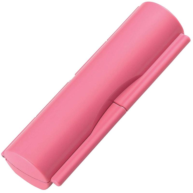 シャチハタ 印鑑ケース 朱肉付き CPC-5 ピンク【収納サイズ】直径12mm×長さ60mmまでの印鑑が1本収納可能【付属】朱肉付き【ご注意】朱肉の補充カートリッジ、朱の油はありません。<br>印鑑は商品に含まれません。【寸法】88×28×18mm【重量】20.1g複数店舗にて販売をしておりますため、在庫データの更新が間に合わず、欠品にも関わらず、注文ができる場合がございます。その際は、キャンセルにて対応を取らせていただきます。当店はお電話のお問い合わせはお受けしておりませんので、ご了承ください。お問い合わせは、問い合わせフォームをご利用ください。