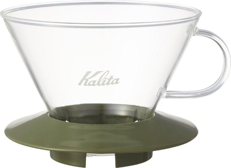 カリタ Kalita 抽出過程が楽しめる コーヒー ドリッパー ウェーブシリーズ 2~4人用 ガラスドリッパー 耐熱ガラス製 アーミーグリーン WDG-185 ドリップ 器具 #05110 二人用 四人用 2杯用 4杯用 おしサイズ(約):ホルダー(ツバ部)直径/約10.5cm、高さ/約8.3cm素材・材質:本体/耐熱ガラス、ホルダー/ポリプロピレン生産国:中国対応人数:2~4人用対応フィルター:ウェーブフィルター185複数店舗にて販売をしておりますため、在庫データの更新が間に合わず、欠品にも関わらず、注文ができる場合がございます。その際は、キャンセルにて対応を取らせていただきます。当店はお電話のお問い合わせはお受けしておりませんので、ご了承ください。お問い合わせは、問い合わせフォームをご利用ください。