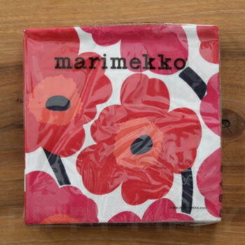 【楽天・スーパーSALE対応商品　通常価格より10％OFF】marimekko マリメッコ 可愛い 4つ折りペーパーナプキン☆UNIKKO red☆（20枚入り）(同一商品はお一人様2個まで）