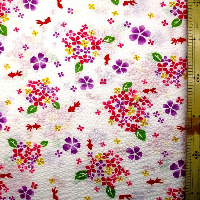 リップル 生地 （ サッカー生地 ) 金魚とあじさい （ オフホワイト系 ) 生地幅－約110cm（ 綿100％ ） （ リップル 金魚 リップル あじさい リップル リップル生地 あじさい リップル生地 金魚 リップル生地 リップル 花柄 リップル リップル生地 花柄 )