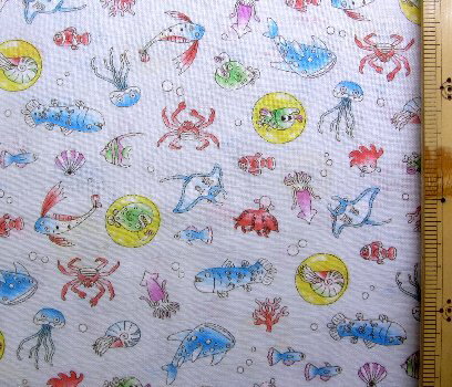 ダブルガーゼ生地 布 愉快な海の生き物 ( グレー ) ( 綿100% ) 生地幅−約105cm ( 商品の特性上、柄が多少歪んでいる場合がありますのでご了承く...