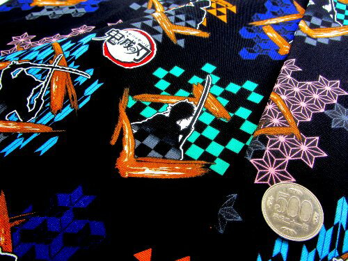 < ハギレ 40cm > <正規ライセンス品> 鬼滅の刃( きめつのやいば ) ( シルエット柄 黒 )柄番号1 オックス ( 綿100% ) 生地幅−約108cm( きめつ 炭治郎 禰豆子 無限列車 )