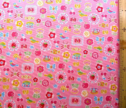 プリント生地 可愛いモチーフ （ ピンク ) オックス（綿100％）生地幅－約110cm （ フラワー りぼん いちご ちょうちょ キャンディー カラフル かわいい 可愛い おしゃれ 女の子 子供 入園 入学 )