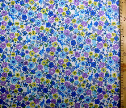 ★残りわずかです（廃番になりました） プリント生地 妖精の森（ オフ地にブルー ) オックス（綿100％）生地幅－約110cm （ ようせい フラワー いちご カラフル かわいい 可愛い おしゃれ 女の子 子供 入園 入学 )