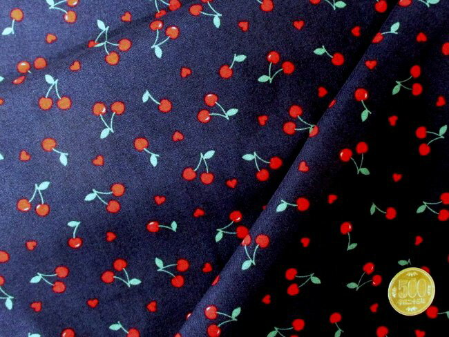 ★残りわずかです（廃番になりました） 　プリント生地 チェリーハート （ 紺系 ) シーチング（ 綿100％ ）生地幅－約108cm （ さくらんぼ サクランボ ハート はーと オシャレ おしゃれ ネイビー かわいい 女の子柄 大人 子供 入園 入学 )