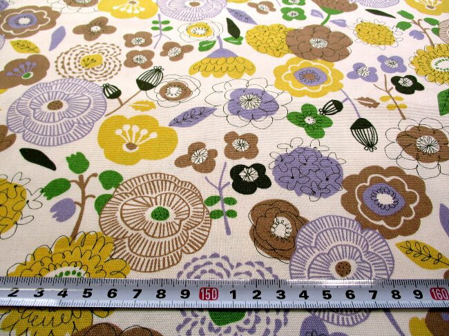 プリント生地 布 北欧風 フラワー ガーデン （ イエロー ブラウン系 ) オックス（ 綿100％ ）生地幅－約108cm （ 生地 北欧 生地 北欧風 花柄 フラワー お花畑 黄 茶 パープル グリーン かわいい 可愛い おしゃれ 女の子 子供 シンプル デザイン )