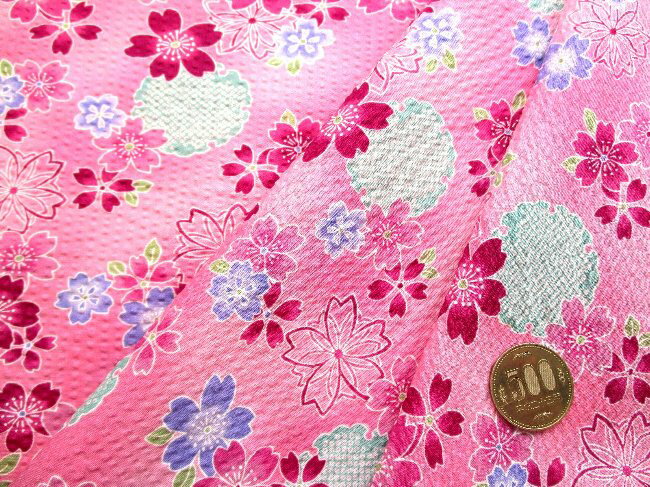 ★残りわずかです（廃番になりました） リップル生地 （ サッカー生地 ) 桜柄 （ ピンク系 ) 生地幅－約108cm（ 綿100％ ） （ リップル 布 浴衣 ゆかた 甚平 ジンベイ じんべえ パジャマ 夏素材 ベビー さくら サクラ 和柄 花柄 フラワー )