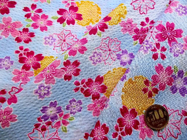 リップル生地 （ サッカー生地 ) 桜柄 （ ブルー系 ) 生地幅－約108cm（ 綿100％ ） （ リップル 布 浴衣 ゆかた 甚平 ジンベイ じんべえ パジャマ 夏素材 ベビー さくら サクラ 和柄 花柄 フラワー )