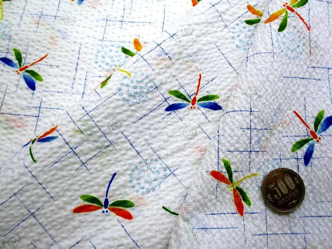 リップル生地 （ サッカー生地 ) とんぼ （ オフホワイト系 ) 柄番号2 生地幅－約108cm（ 綿100％ ） （ 昆虫布 虫柄 リップル 布 浴衣 ゆかた 甚平 ジンベイ じんべえ パジャマ 夏素材 ベビー アイボリー色 トンボ トンボ柄 和柄 昆虫 男の子 )