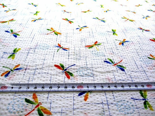 リップル生地 （ サッカー生地 ) とんぼ （ オフホワイト系 ) 柄番号2 生地幅－約108cm（ 綿100％ ） （ 昆虫布 虫柄 リップル 布 浴衣 ゆかた 甚平 ジンベイ じんべえ パジャマ 夏素材 ベビー アイボリー色 トンボ トンボ柄 和柄 昆虫 男の子 )