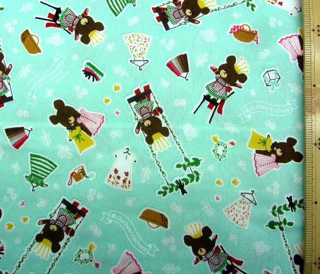 ★残りわずかです（廃番になりました） SWTK-キャラクター 生地 布 くまのがっこう （ ブルーグリーン系 ) 柄番号50 オックス （ 綿100％ ) 生地幅−約108cm