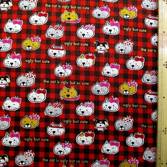 乐天商城 - プリント生地 布 ブサイク猫（ 赤チェック系 ) 綿麻キャンバス（ 綿85％ 麻15％ ）生地幅−約108cm （ ネコ生地 ネコ 生地 猫生地 猫 猫柄 生地 ねこ生地 ねこ 生地 キャット 三毛猫 ブサカワ 動物 生き物 生地 アニマル 生地)