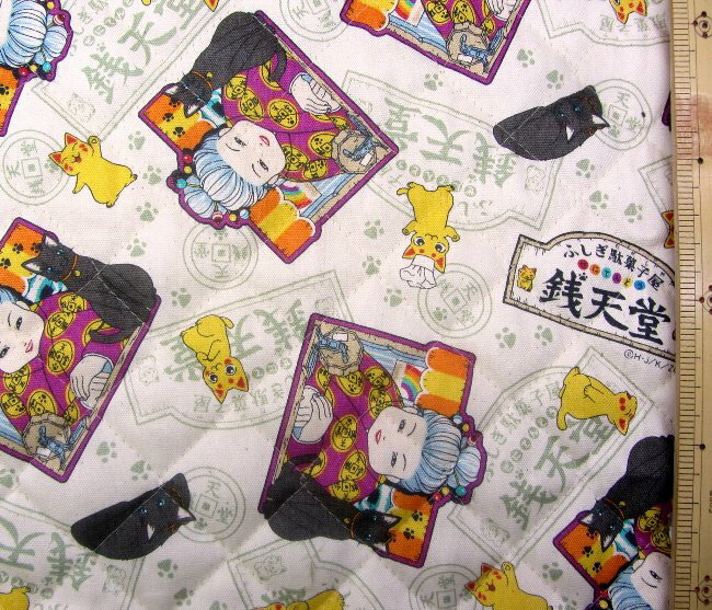 Q- キルティング 生地 布 ふしぎ駄菓子屋 銭天堂 （ 生成 薄グリーン系 ) 柄番号1 キルティング生地 キ..