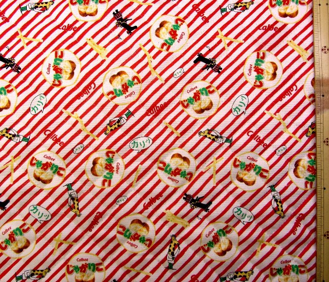 Q- キルティング 生地 布 じゃがりこ （ 生成 × 赤ライン ) 柄番号1（ お菓子シリーズ ） キルティング..