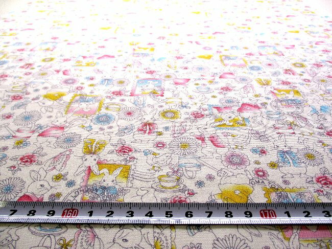 プリント生地 メルヘン うさぎ（ オフホワイト系 ) オックス（綿100％）生地幅－約108cm （ ウサギ ラビット 動物 アニマル 花 フラワー 切手 蝶 蝶々 かわいい おしゃれ 男の子 女の子 子供 入園 入学 )