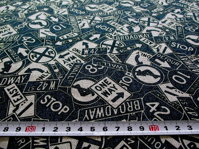 プリント生地 ワンウェイ ストップ（ 紺系 ) オックス（綿100％）生地幅－約108cm （ 標識 ひょうしき めじるし 矢印 やじるし 車 乗り物 かわいい おしゃれ 男の子 女の子 子供 入園 入学 )