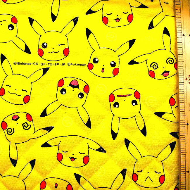 Q- キルティング 生地 布 ポケットモンスター（ ポケモン ) （ イエロー系 ) 柄番号134 キルティング生地 キルト 生地幅-約106cm 表地-オックス（ 綿100％ ) ( ポケモン生地 ポケモン 生地 ピカチュウ 黄色 ）のサムネイル