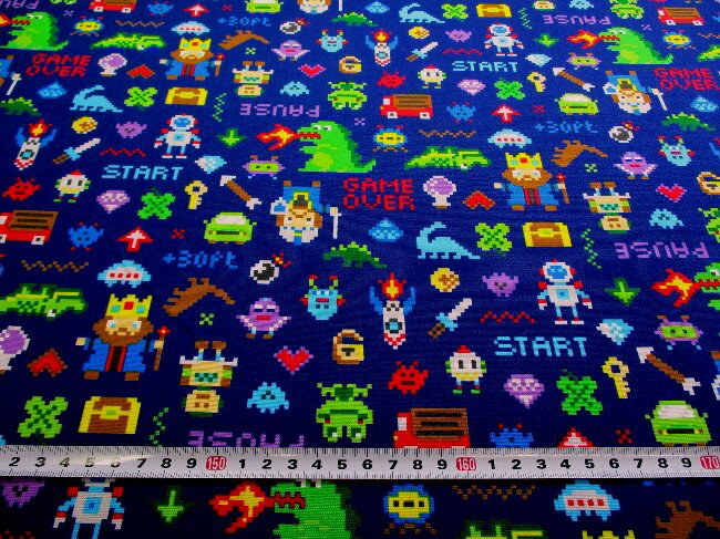＜★廃番のため残りわずかとなりました＞ プリント生地 ブロック風ゲームワールド （ 紺系 ) オックス（ 綿100％ ）生地幅－約108cm （ ゲーム 恐竜 怪獣 車 乗り物 ロボット レゴ ドット絵風 マイクラ風 ネイビー カッコイイ )