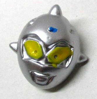 ＜ 台紙が無い為の訳ありお買い得品・1割引 ＞ キャラクター ボタン （ バラボタン ） ウルトラセブン （ 顔 型抜き ) （ 大きさ 約1.8cm×約1.5cm ) （ チルドボタン ぼたん ボタン チャイルド ) 【メール便 （ ゆうパケット ) OK】